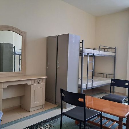 Top House Hostel Abu Dabi Dış mekan fotoğraf